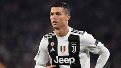 الفيفا احتفالا بـ رونالدو.. أول لاعب يصل إلى 100 هدف مع اليوفي