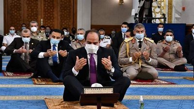 5 صور ترصد أداء السيسي صلاة العيد بمسجد الماسة في مدينة العلمين الجديدة
