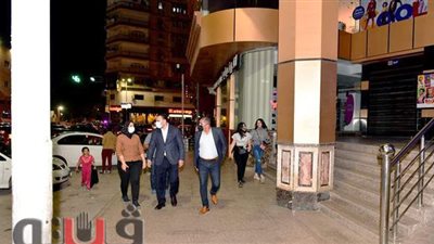 نائب محافظ الدقهلية يتابع غلق المحلات والمقاهي بالمنصورة