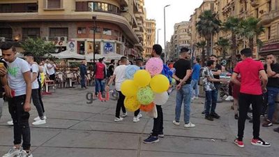 نشرة الأخبار وأبرزها: عمل المجمعات الاستهلاكية بطاقة 50% خلال العيد.. زحام أمام سينمات وسط البلد.. وتوزيع هدايا للأطفال بالمترو