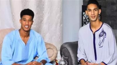 كعك العيد يجمع شمل نجمي الأهلي والزمالك.. حميد أحداد يحتفل بعيد الفطر مع بدر بانون