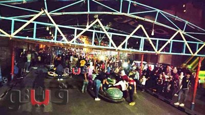 لحظة فض ملاهي شعبية مكتظة بالأطفال في بني سويف | صور