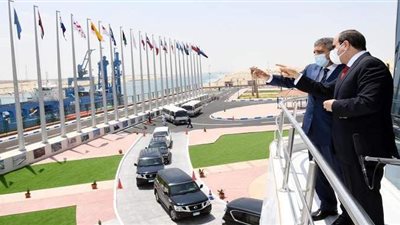 جولات الأسبوع.. السيسي يتفقد هيئة قناة السويس ومحاور وطرق شرق القاهرة | فيديو