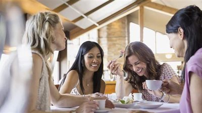 قبل انتهاء إجازة العيد.. لا تنسي صديقاتك واحتفلي معهم