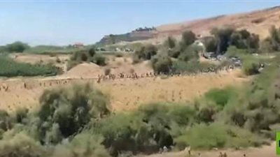 لحظة اجتيازالمتظاهرين الأردنيين الخط الحدودي مع فلسطين | فيديو