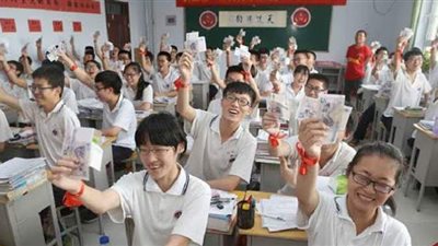 حبس طلاب صينيين بعد احتيالهم للحصول على وجبات طعام مجانية