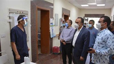 نائب محافظ المنيا يتابع الأوضاع الصحية بالمستشفيات خلال إجازة عيد الفطر