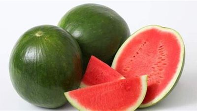 لماذا تحول البطيخ من ملك الصيف إلى العدو الأول لجهازنا الهضمي.. متخصصون يجيبون