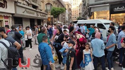 رغم انتشار كورونا.. زحام بشوارع وسط القاهرة ثاني أيام العيد | صور
