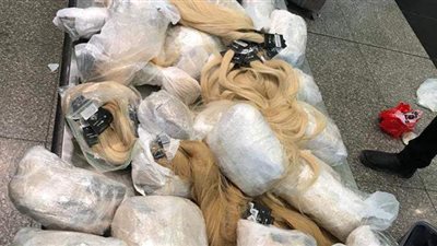 للمرة الثانية.. جمارك مطار القاهرة تحبط تهريب 38 كيلو خصلات شعر