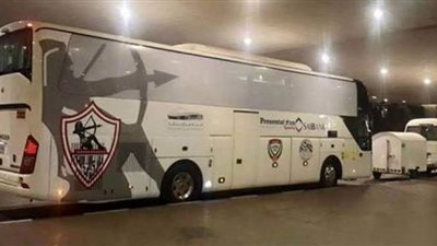 حافلة الزمالك تصل استاد القاهرة استعدادًا لمواجهة إنبي