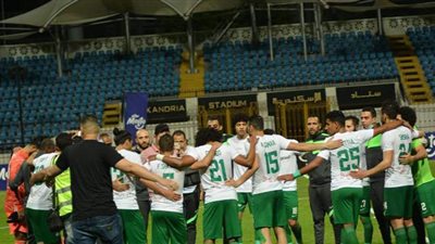 بعد الفوز على المحلة.. لاعبو المصري يحتفلون بقراءة القرآن | صور