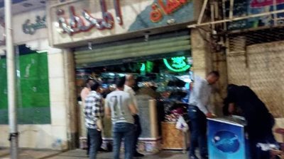 رئيس حي جنوب الجيزة يشمع 10 محال مخالفة لقرار الغلق| صور