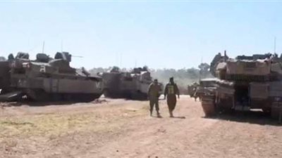 آليات عسكرية إسرائيلية تحتشد قرب قطاع غزة
