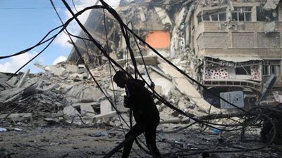 مجزرة جديدة.. استشهاد سيدة و4 أطفال في قصف إسرائيلي لمنزل بمخيم اللاجئين بغزة | فيديو