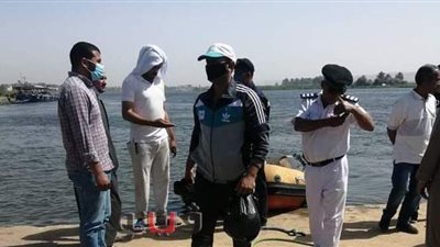 انتشال جثمان الأب الغارق في مياه النيل بالمنيا | صور