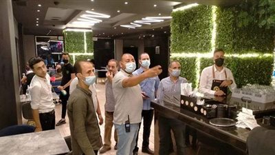 فض ٩ أسواق و١٦ فرحا وسرادق عزاء لمخالفتهم إجراءات كورونا بأسيوط