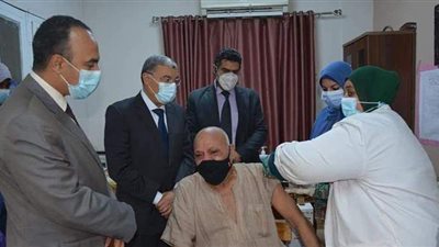 القاضي: انتظام العمل بمراكز التطعيم بلقاح كورونا خلال عطلة العيد بالمنيا