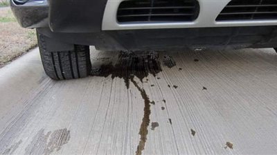 احذر من بقعة الزيت أسفل سيارتك وألوانها تحدد المشكلة