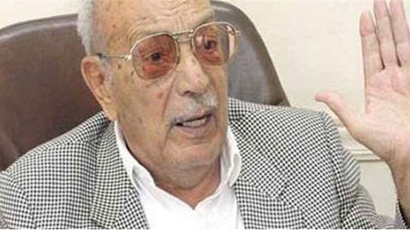 الكاتب أحمد حمروش