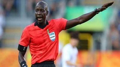 الحكم السنغالي ماجببتي نداي يذبح الأهلي في الشوط الأول أمام صن داونز