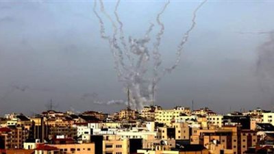 رشقة صاروخية من غزة.. صافرات الإنذار تدوي في تل أبيب