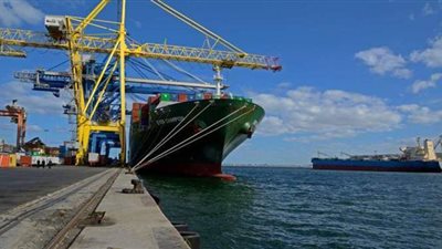 حقيقة تلوث ميناء الإسكندرية نتيجة تسرب بقع زيتية من السفن الضخمة