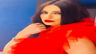 بالأحمر.. شاهد أحدث ظهور لـ