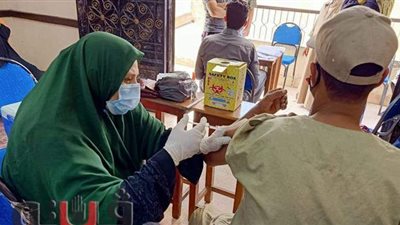 فرق التطعيم المتحركة ضد كورونا تصل أبناء القرين بالشرقية