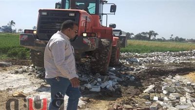 إزالة 25 حالة تعدٍ بالبناء على أراضٍ زراعية ببني سويف