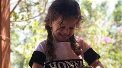 المطرب محمد محسن ينشر صور رفقة ابنته 