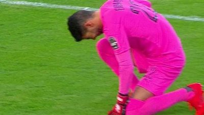 شريف إكرامي يتصدر تويتر.. وموجة سخرية بعد خطأ مباراة أنيمبا