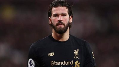 بضربة رأس في الثواني الأخيرة.. حارس ليفربول يقوده للفوز على وست بروميتش