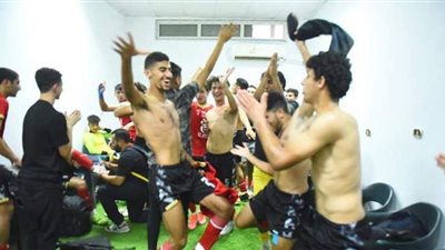 فرحة لاعبي الأهلي 2003 بعد الفوز على الزمالك | صور