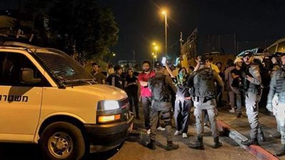 الاحتلال الإسرائيلي يغلق حي الشيخ جراح بالمكعبات الأسمنتية