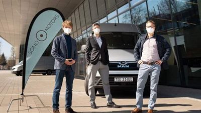 شركات السيارات تسعى لإنتاج موديلات تعمل بالطاقة الشمسية