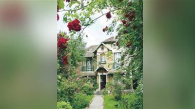 يعود لـ1890 وكان يسكنه شخصان غير عاديين.. بولندا تسعى لشراء منزل ريفي في فرنسا | صور