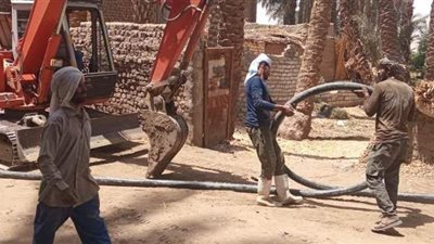 محافظ أسيوط يتابع مشروعات تطوير الريف ومبادرة حياة كريمة | صور