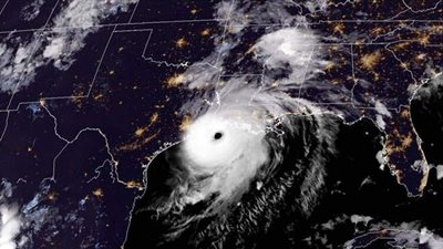 لحظة اجتياح إعصار توكتاي غرب الهند | فيديو