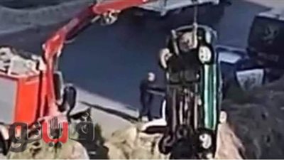 إصابة شخصين في انقلاب سيارة بترعة القاصد بطنطا| صور