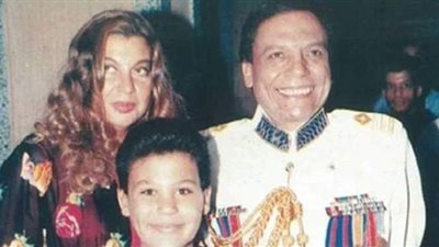 رفضته عائلة زوجته لأنه كومبارس.. قصة زواج وكفاح عادل إمام وهالة الشلقاني | فيديو