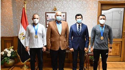 وزير الرياضة يكرم عزمي وعبد العزيز محيلبة ويشيد بأداء منتخب الرماية