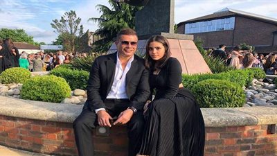 ابنة عمرو دياب تكشف لأول مرة عن إصابتها بمرض تسبب في طردها من مدرستها بلندن