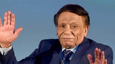 عادل إمام يترك القاهرة ويقضي الصيف في هذا المكان