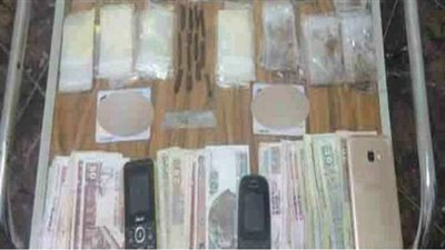 ضبط 10 تجار مخدرات بحوزتهم حشيش وهيروين