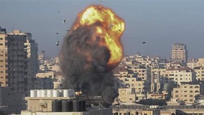 استمرار القصف الإسرائيلي يعطل خطوط الكهرباء في غزة