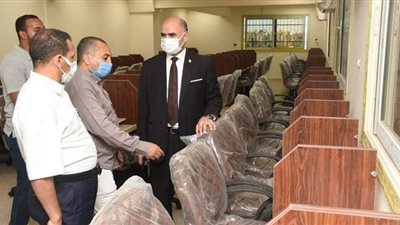 رئيس جامعة الأقصر يتفقد كلية الحاسبات والمعلومات | صور