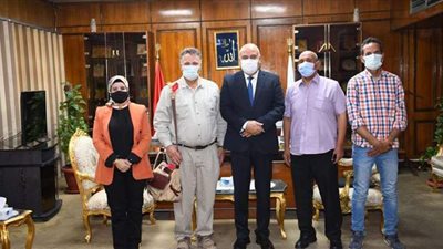 محافظ قنا يستقبل وفد البعثة الأمريكية المعنية بأعمال التنقيب الأثرية