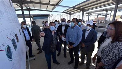 مدبولي يتفقد مدينة دمياط للأثاث ويشيد بمنتجاتها