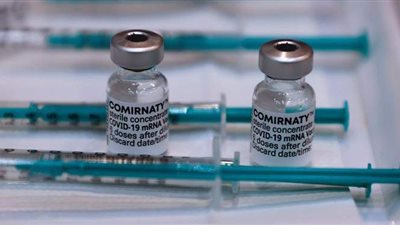 دراسة إسبانية: الخلط بين أسترازينيكا وفايزر آمن وفعال